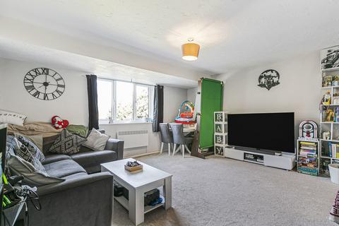2 bedroom apartment for sale, Seymour Way, Sunbury-on-Thames, Surrey, TW16