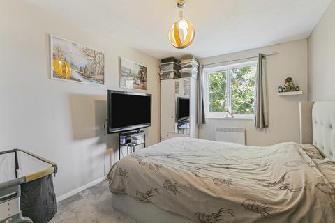 2 bedroom apartment for sale, Seymour Way, Sunbury-on-Thames, Surrey, TW16