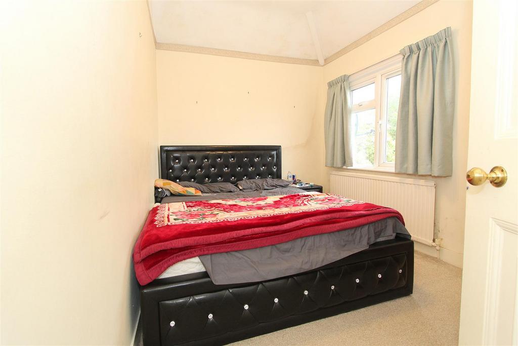 Bed 4.JPG