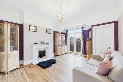 5 bedroom end of terrace house for sale, Sands Lane, Bridlington