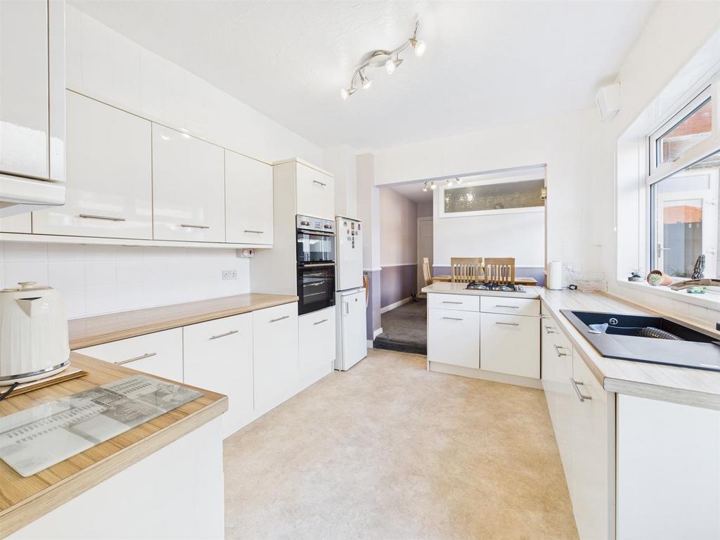 Kitchen: