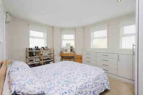 2 bedroom maisonette for sale, Dryden Road, London SW19