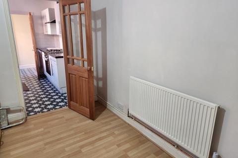 3 bedroom end of terrace house to rent, Russell Road, Nottinghamshire NG7