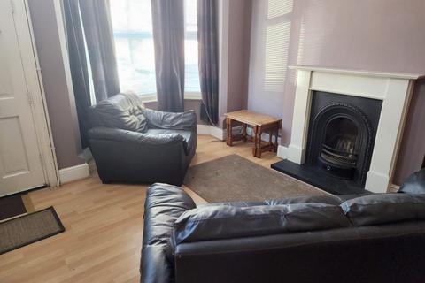 3 bedroom end of terrace house to rent, Russell Road, Nottinghamshire NG7