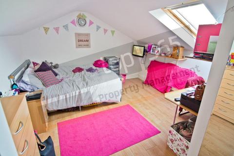 3 bedroom flat to rent, *£135pppw excluding bills!* Clumber Court, Clumber Crescent South