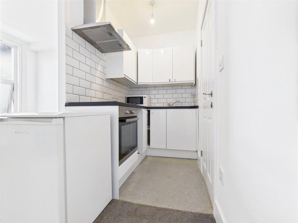Studio Room: Kitchen
