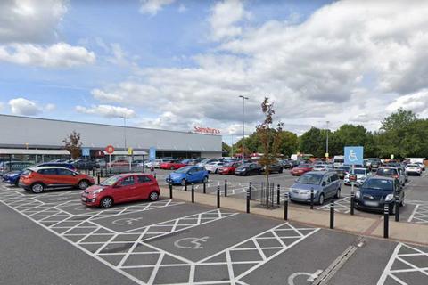 undefined, Crawley Avenue, Crawley RH10
