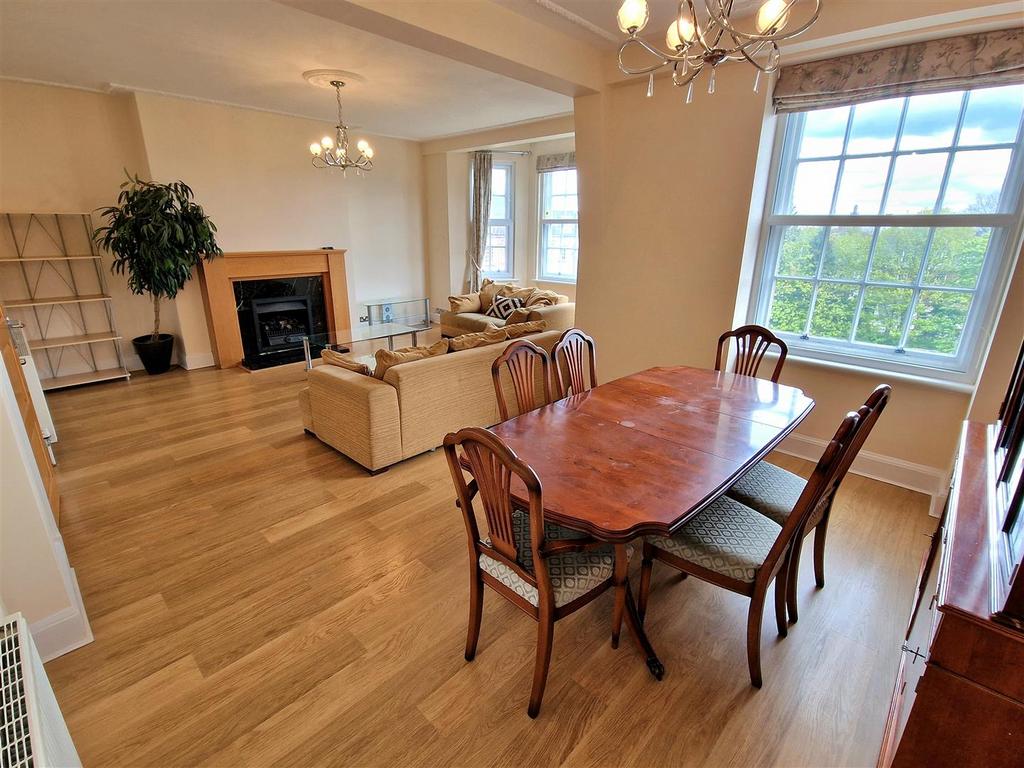 Dining/Lounge