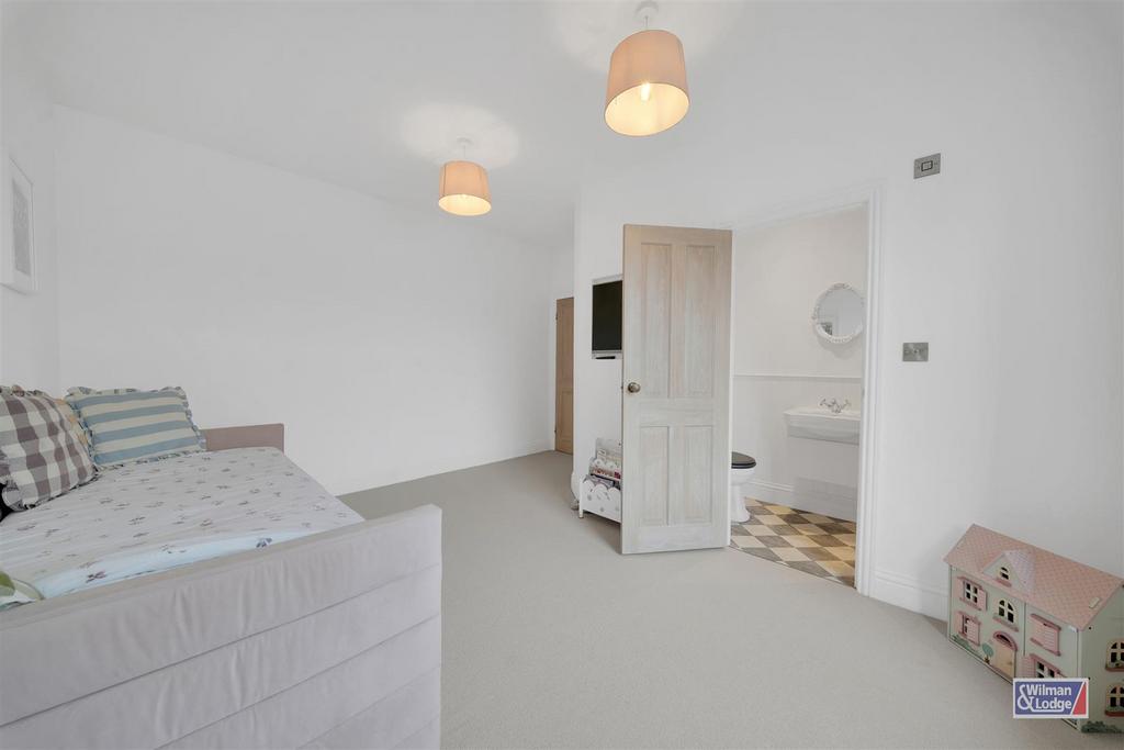 6 Bed, End Terrace, Silsden