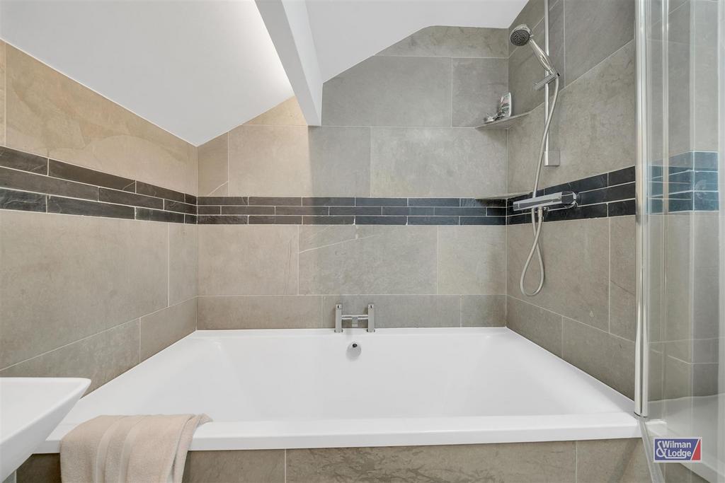 6 Bed, End Terrace, Silsden