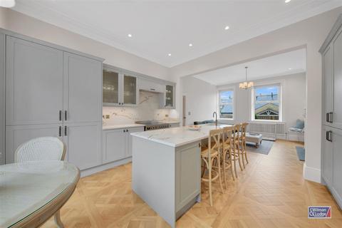 6 bedroom end of terrace house for sale, Bolton Road, Silsden,