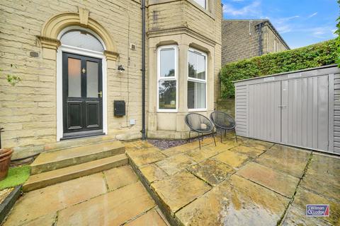 6 bedroom end of terrace house for sale, Bolton Road, Silsden,