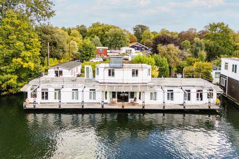 5 bedroom houseboat for sale, Hampton TW12