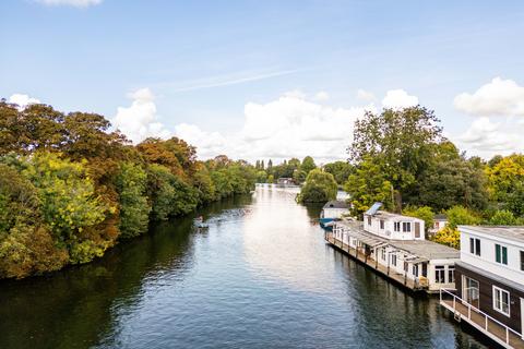 5 bedroom houseboat for sale, Hampton TW12