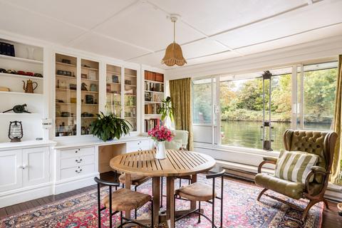 5 bedroom houseboat for sale, Hampton TW12
