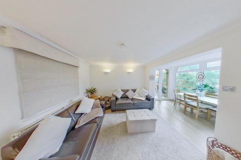*£145pppw excluding bills* Cavendish Road East, The Park Estate