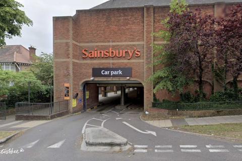 Parking to rent, High Road, London N12