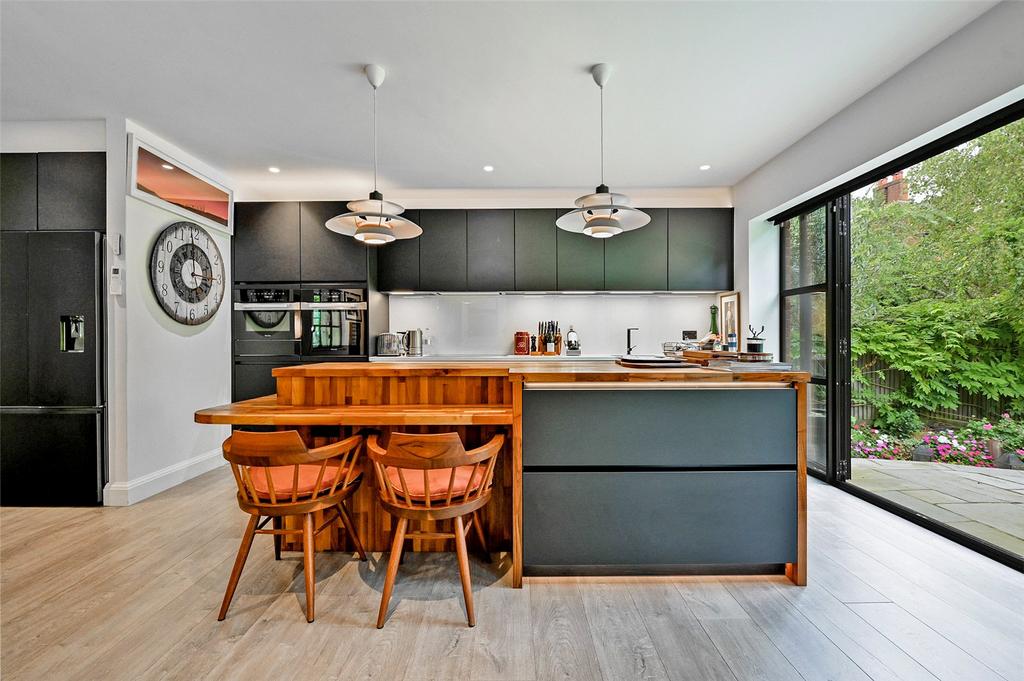 Kitchen / Reception