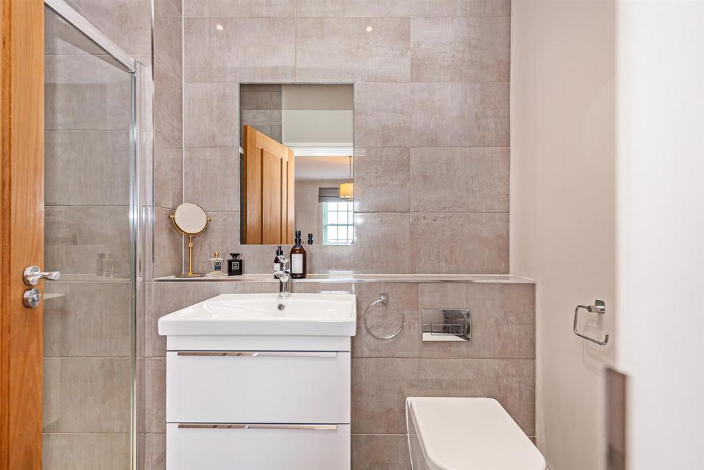 Master Bedroom - Ensuite.jpg