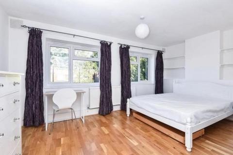 3 bedroom flat to rent, Summersby Road, Highgate