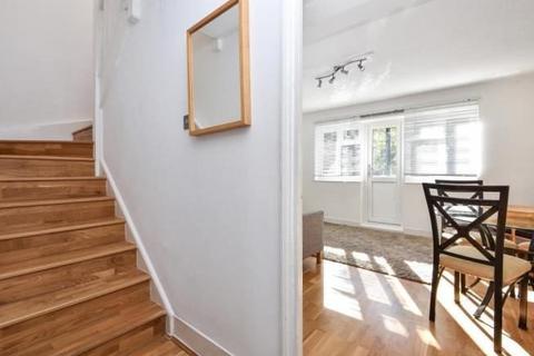 3 bedroom flat to rent, Summersby Road, Highgate