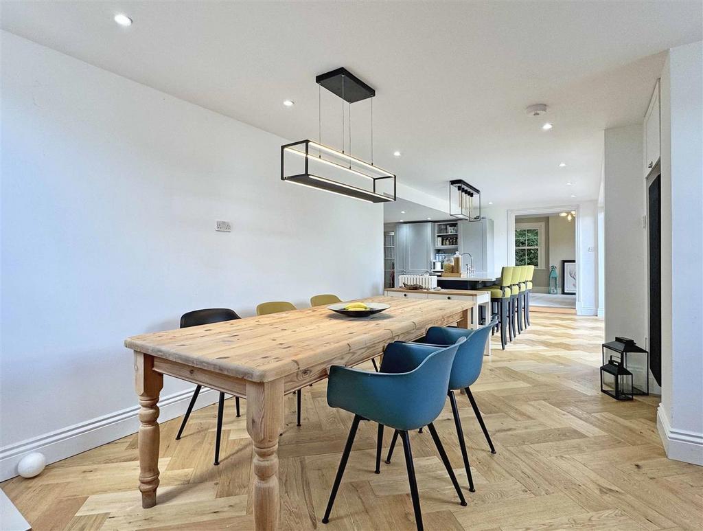 Dining Area.jpg