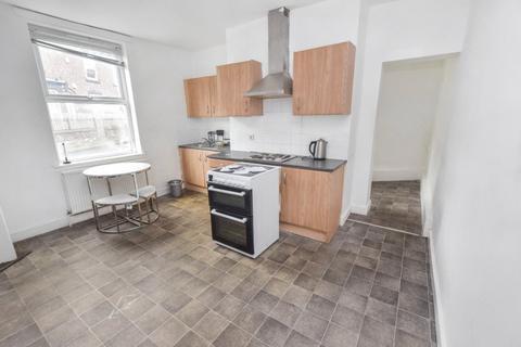 4 bedroom terraced house for sale, Whingate Grove, Leeds, West Yorkshire