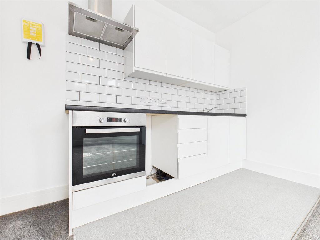 Studio Room: Kitchen