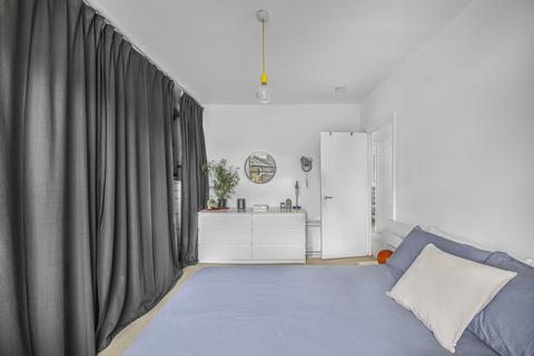 50b Upper Tollington Park, London, N4 4BX