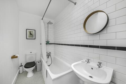 50b Upper Tollington Park, London, N4 4BX