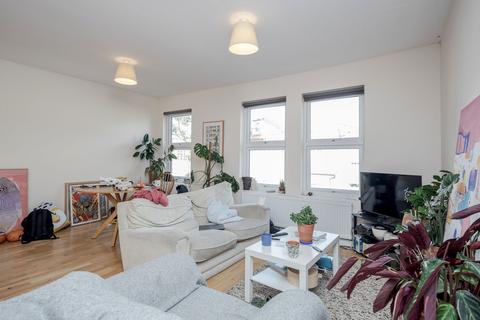 2 bedroom flat for sale, Cheltenham Road, London SE15