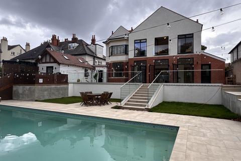 5 bedroom detached house to rent, Hesketh Road, Southport PR9