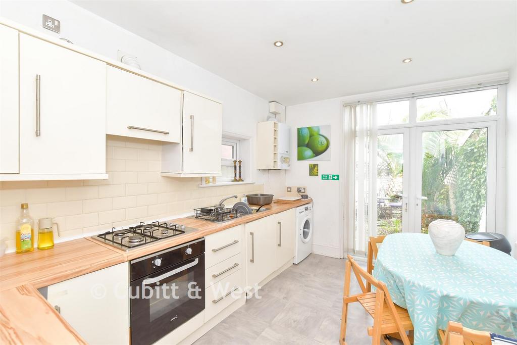 Kitchen/ Breakfast Room