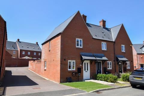 17 Catterick Way, Towcester, NN12 6NX