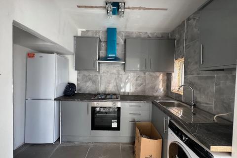 3 bedroom end of terrace house for sale, Langham Drive, Romford, Essex, RM6