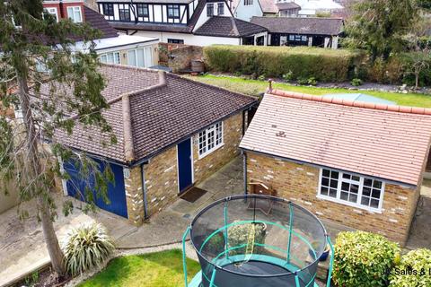 5 bedroom detached house for sale, Theobalds Park Road, Crews Hill, Enfield