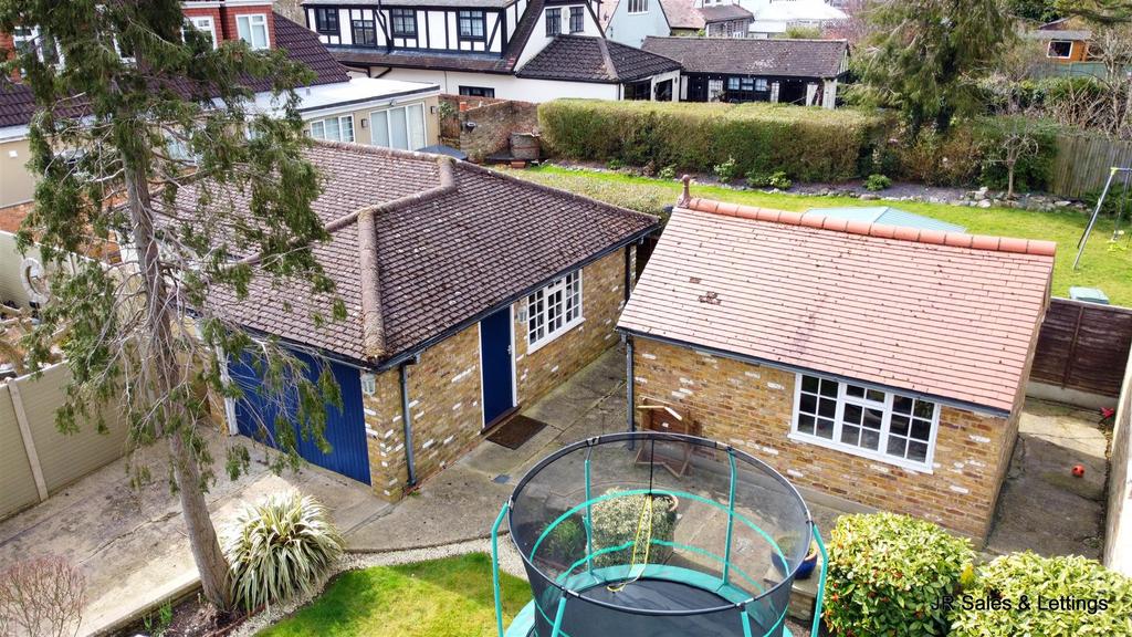 Garage/Outbuilding
