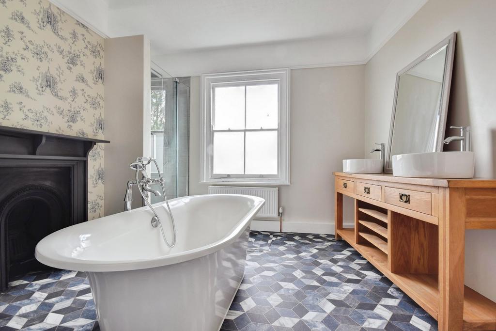 Bath/Shower Room