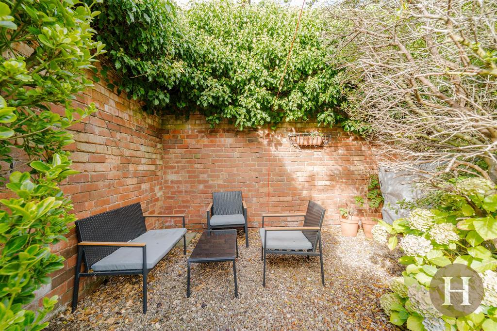 Hadleigh Estate Agents-32.jpg