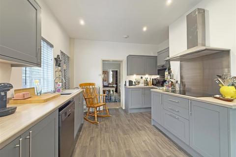 5 bedroom semi-detached house for sale, Copthorne Road, Shrewsbury