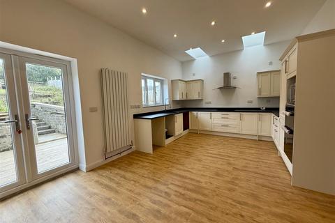 4 bedroom detached house for sale, Heol Capel Ifan, Pontyberem, Llanelli