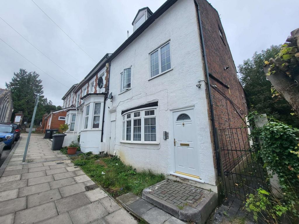 Large One bedroom Ground Floor Apartment with gar
