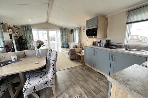 2 bedroom static caravan for sale, Suffolk Sands Caravan Park, Carr Road, Felixstowe IP11