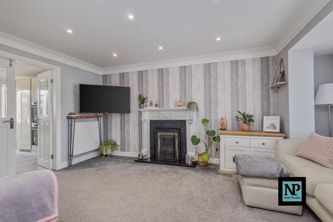 27 Deerhill, Wilnecote, Tamworth, B77 4PA