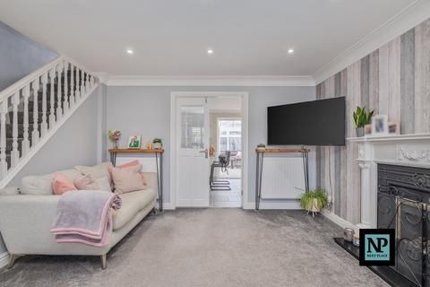27 Deerhill, Wilnecote, Tamworth, B77 4PA