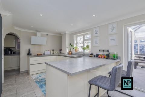 27 Deerhill, Wilnecote, Tamworth, B77 4PA