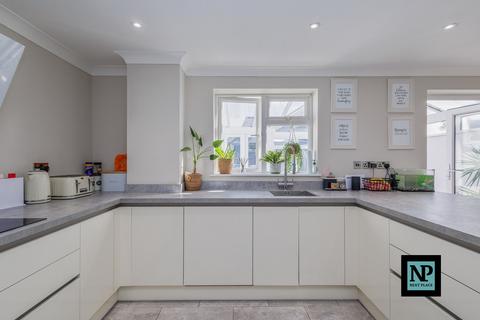 27 Deerhill, Wilnecote, Tamworth, B77 4PA