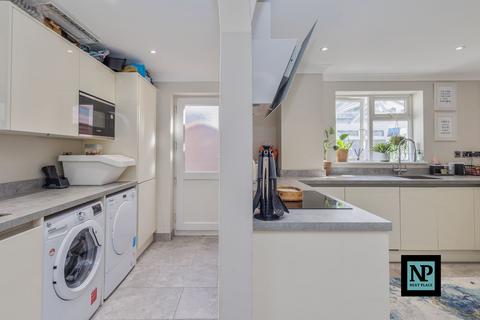 27 Deerhill, Wilnecote, Tamworth, B77 4PA