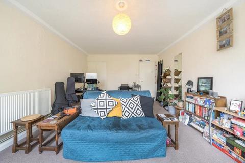 1 bedroom flat for sale, Byrne House, Kett Gardens, London, SW2