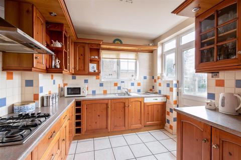 4 bedroom semi-detached house for sale, Knoll Drive, London N14